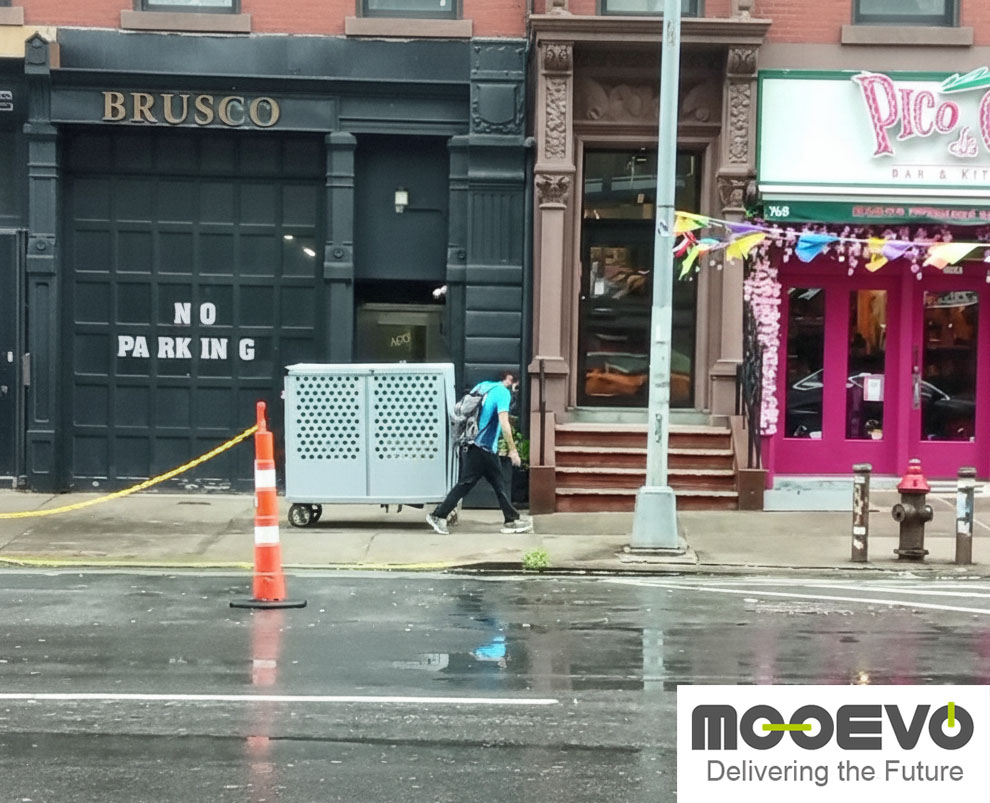 amazon delivery worker foot nyc